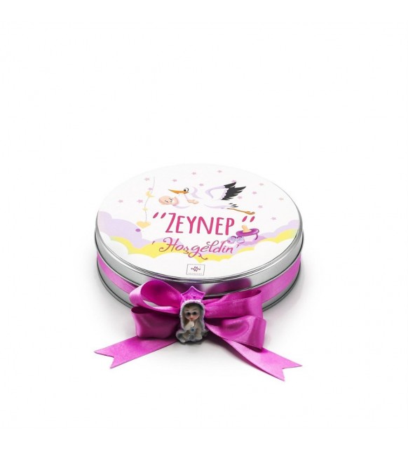 Kız Bebek Çikolatası Metal Yuvarlak Kutu Leylek Baskılı (80 Adet Napoliten Çikolata)
