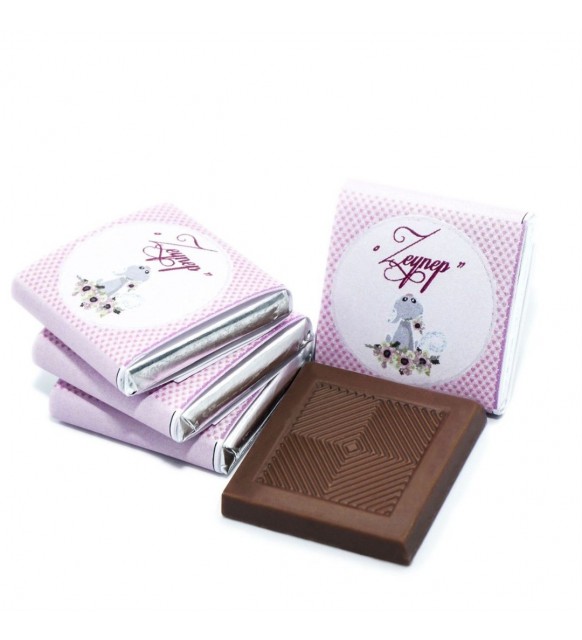 Kız Bebek Çikolatası Metal Yuvarlak Kutu Pembe Kedi Baskılı (80 Adet Napoliten Çikolata)