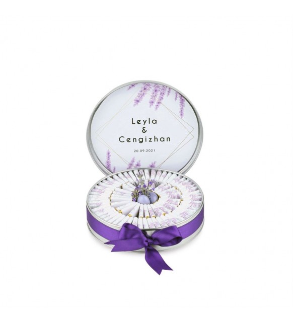 Söz Nişan Çikolatası Metal Yuvarlak Kutu Beyaz Leylak Desenli (80 Adet Dökme Napoliten Çikolata)