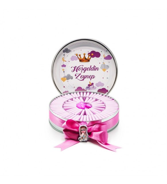 Kız Bebek Çikolatası Metal Yuvarlak Kutu Taç Baskılı (80 Adet Napoliten Çikolata)