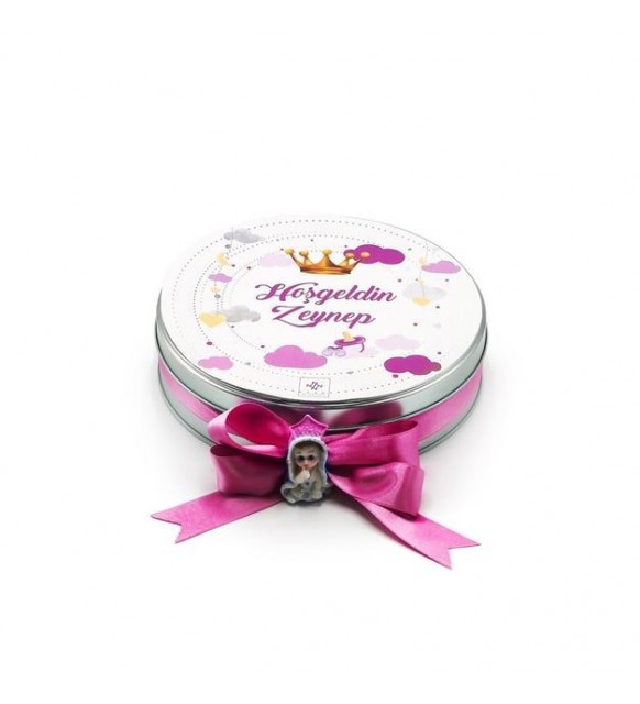 Kız Bebek Çikolatası Metal Yuvarlak Kutu Taç Baskılı (80 Adet Napoliten Çikolata)