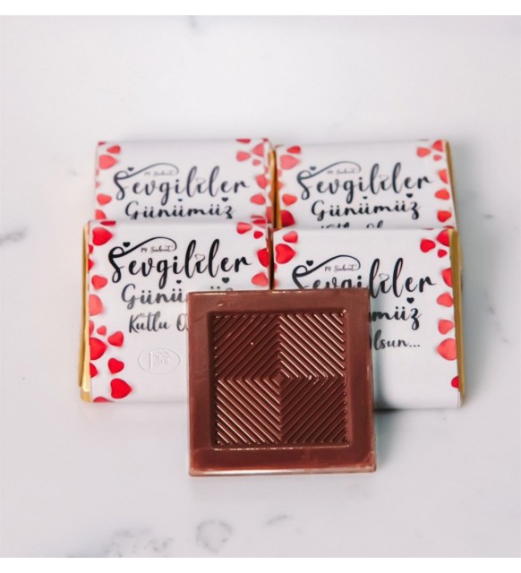 Sevgiliye Çikolata Kutusu Kalpler Tasarımlı (80 Adet Napoliten Çikolata)