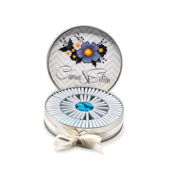 Söz Nişan Çikolatası Metal Yuvarlak Kutu Çiçek Tasarımlı (80 Adet Dökme Napoliten Çikolata)